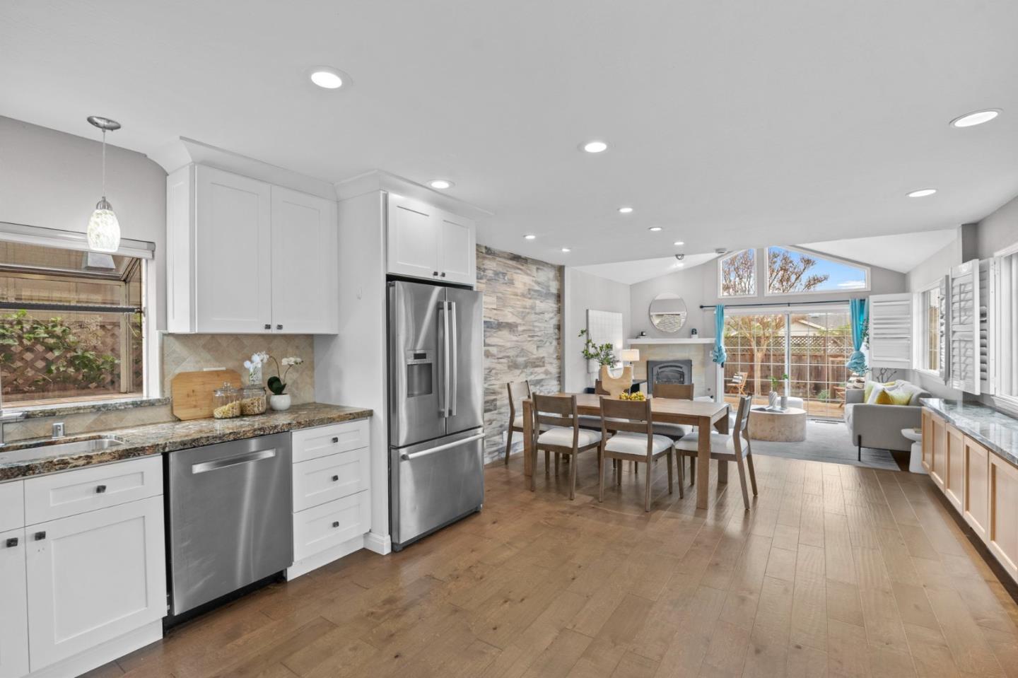 Detail Gallery Image 5 of 29 For 419 Alameda De Las Pulgas, Redwood City,  CA 94062 - 2 Beds | 2/1 Baths