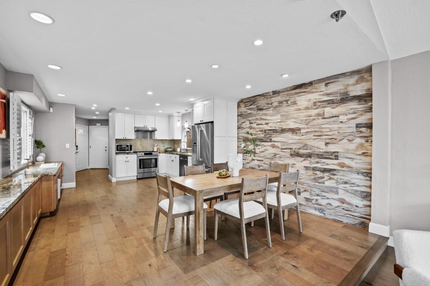 Detail Gallery Image 6 of 29 For 419 Alameda De Las Pulgas, Redwood City,  CA 94062 - 2 Beds | 2/1 Baths