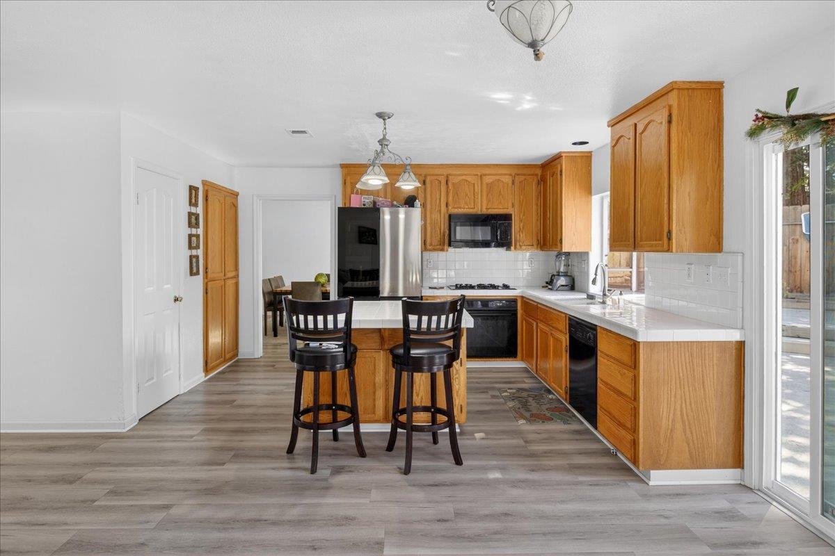 Detail Gallery Image 10 of 41 For 1911 Glarner St, Hollister,  CA 95023 - 4 Beds | 2/1 Baths