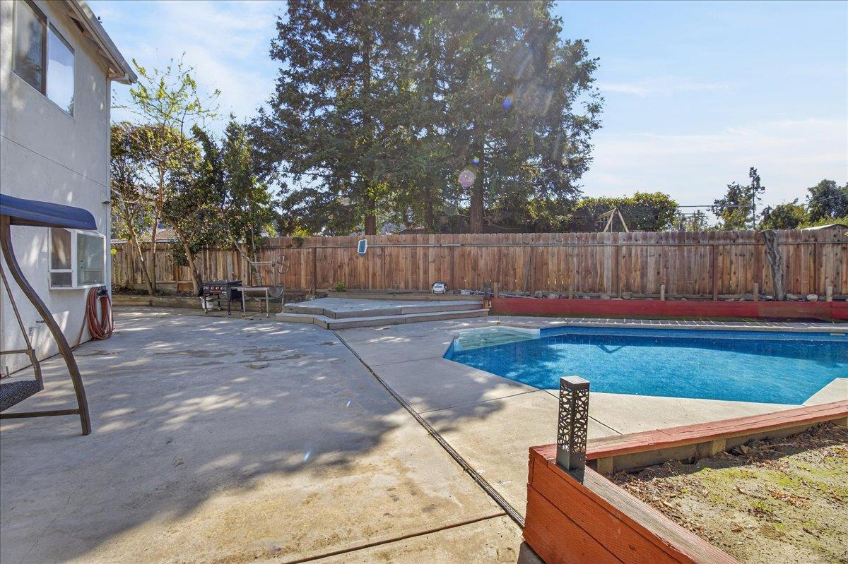 Detail Gallery Image 19 of 41 For 1911 Glarner St, Hollister,  CA 95023 - 4 Beds | 2/1 Baths