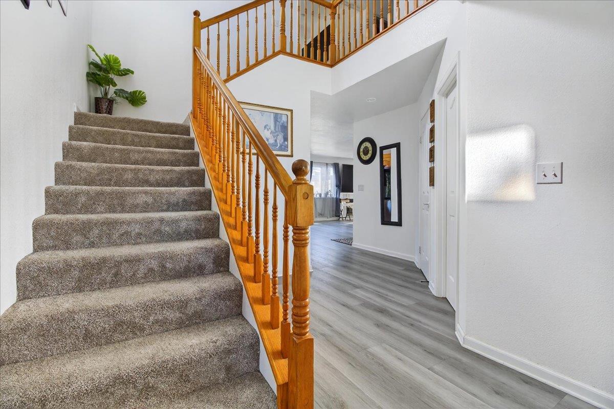 Detail Gallery Image 5 of 41 For 1911 Glarner St, Hollister,  CA 95023 - 4 Beds | 2/1 Baths