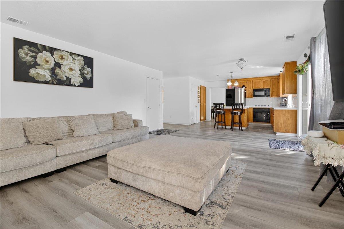 Detail Gallery Image 7 of 41 For 1911 Glarner St, Hollister,  CA 95023 - 4 Beds | 2/1 Baths