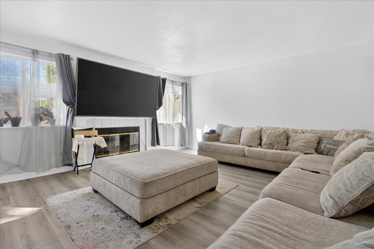 Detail Gallery Image 8 of 41 For 1911 Glarner St, Hollister,  CA 95023 - 4 Beds | 2/1 Baths