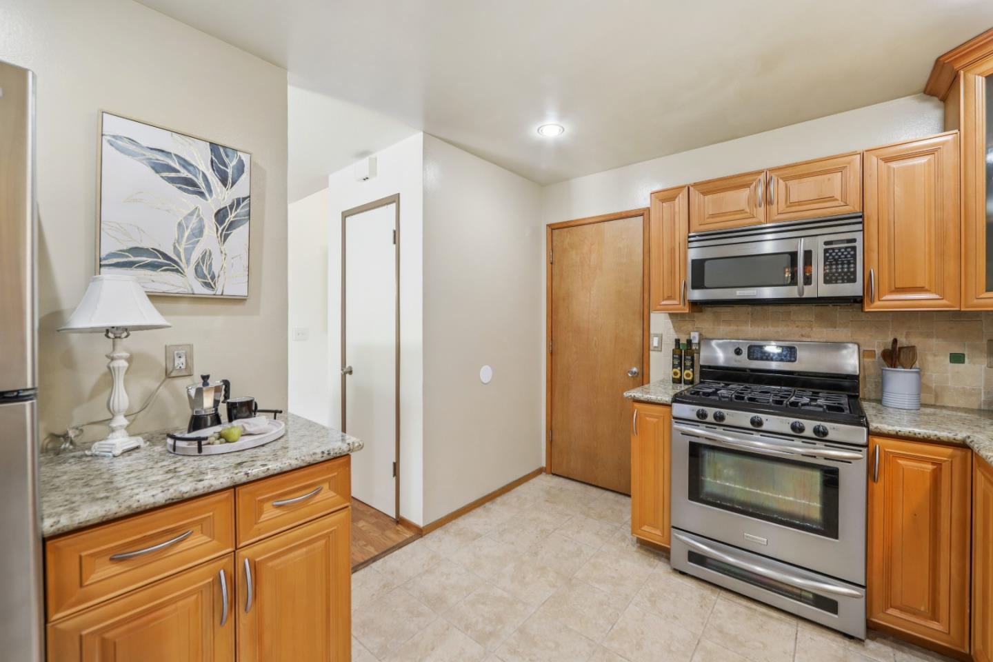 Detail Gallery Image 14 of 52 For 2280 Zoria Cir, San Jose,  CA 95131 - 4 Beds | 2 Baths