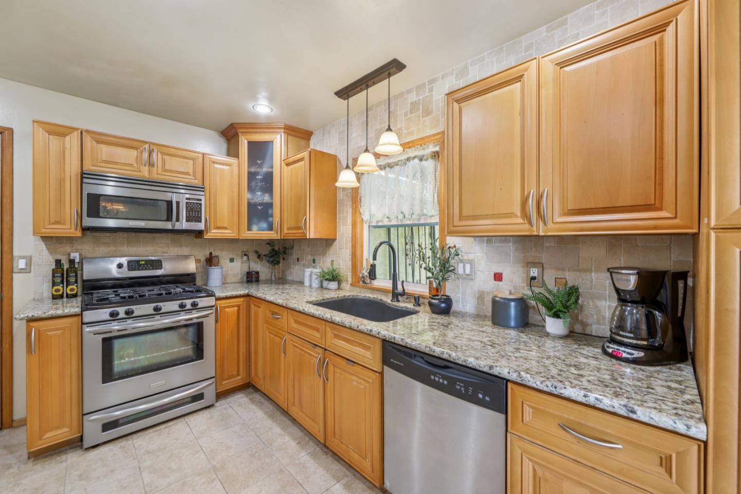 Detail Gallery Image 15 of 52 For 2280 Zoria Cir, San Jose,  CA 95131 - 4 Beds | 2 Baths