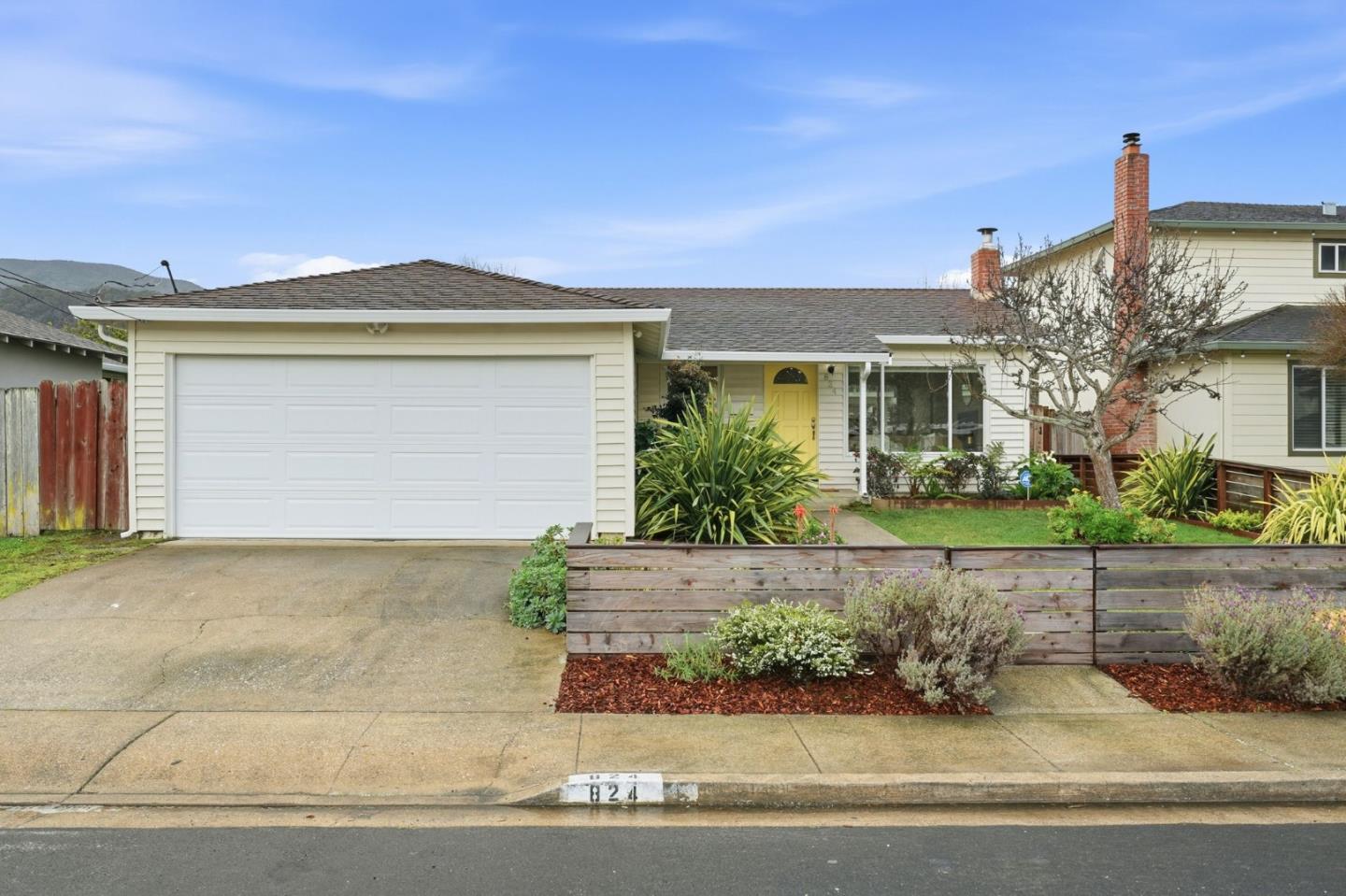 Detail Gallery Image 3 of 31 For 824 Arguello Blvd, Pacifica,  CA 94044 - 3 Beds | 1 Baths