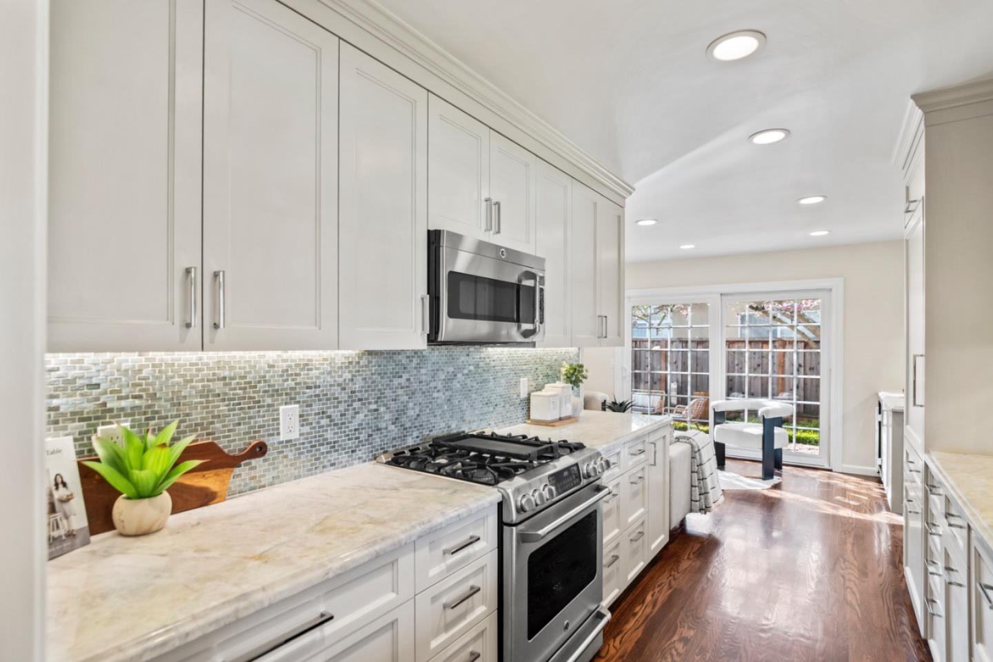 Detail Gallery Image 14 of 27 For 1020 W Homestead Rd, Sunnyvale,  CA 94087 - 3 Beds | 2 Baths