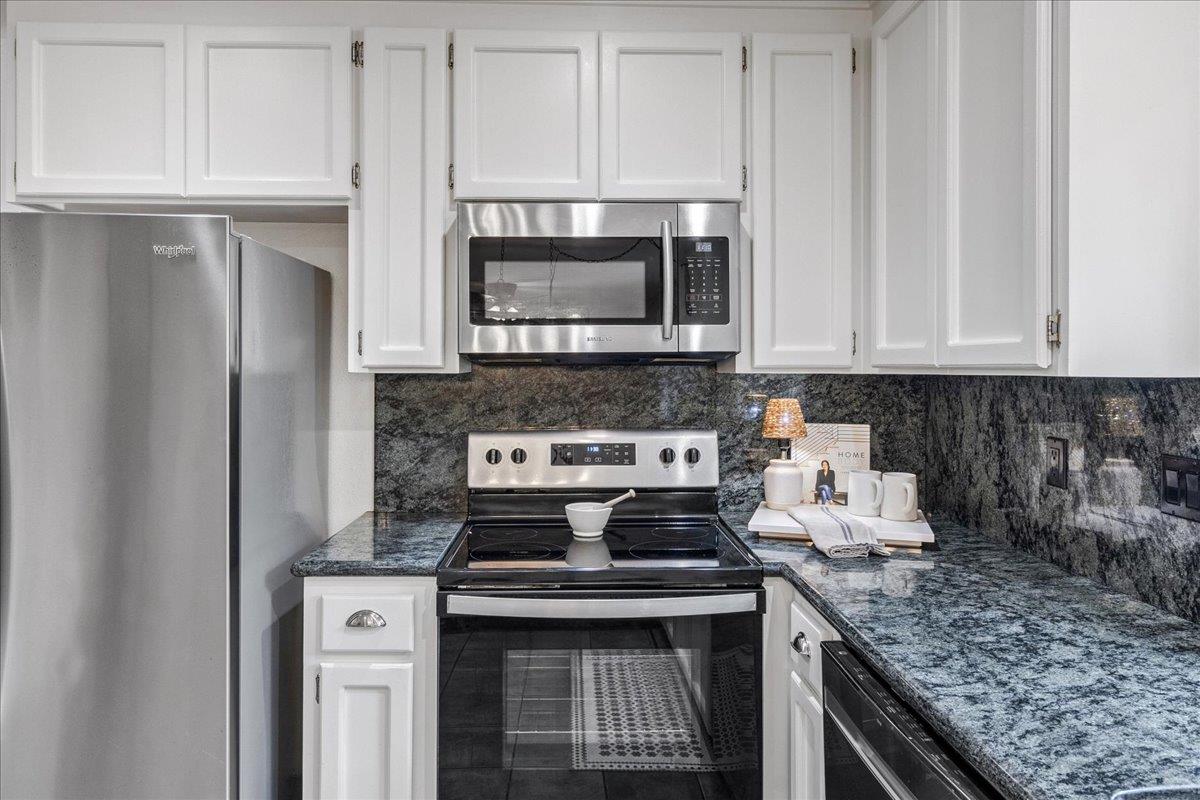 Detail Gallery Image 10 of 29 For 17140 Garlen Ln, Salinas,  CA 93907 - 3 Beds | 2 Baths