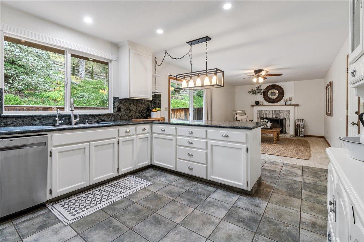 Detail Gallery Image 11 of 29 For 17140 Garlen Ln, Salinas,  CA 93907 - 3 Beds | 2 Baths