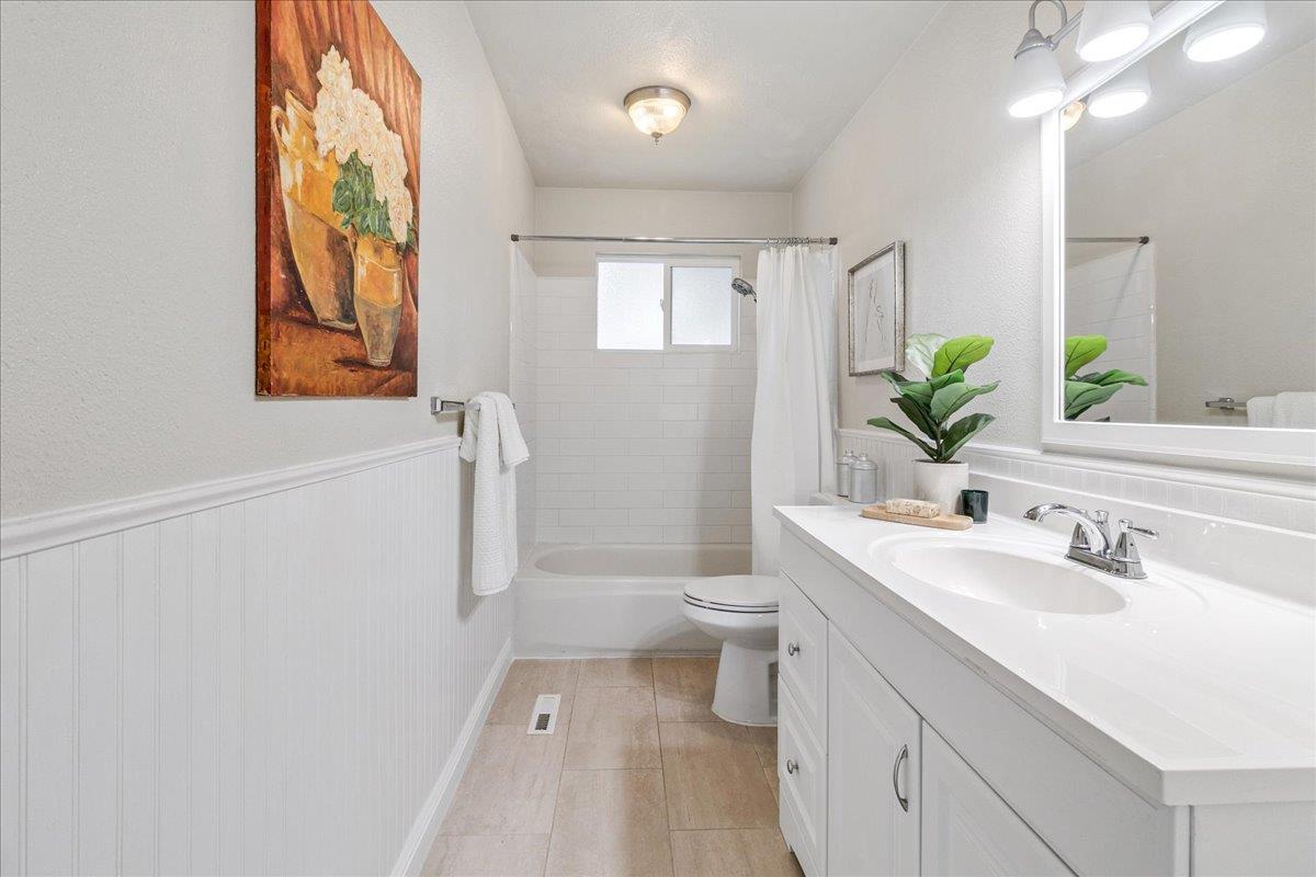 Detail Gallery Image 14 of 29 For 17140 Garlen Ln, Salinas,  CA 93907 - 3 Beds | 2 Baths