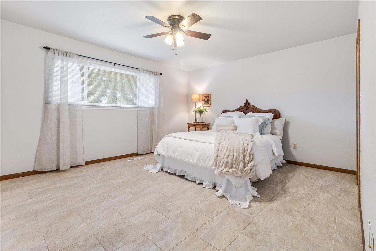 Detail Gallery Image 16 of 29 For 17140 Garlen Ln, Salinas,  CA 93907 - 3 Beds | 2 Baths