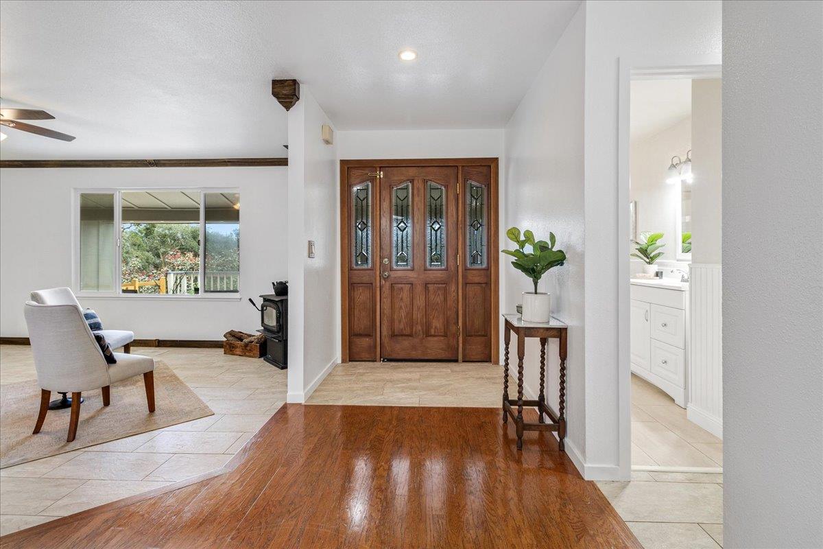 Detail Gallery Image 5 of 29 For 17140 Garlen Ln, Salinas,  CA 93907 - 3 Beds | 2 Baths