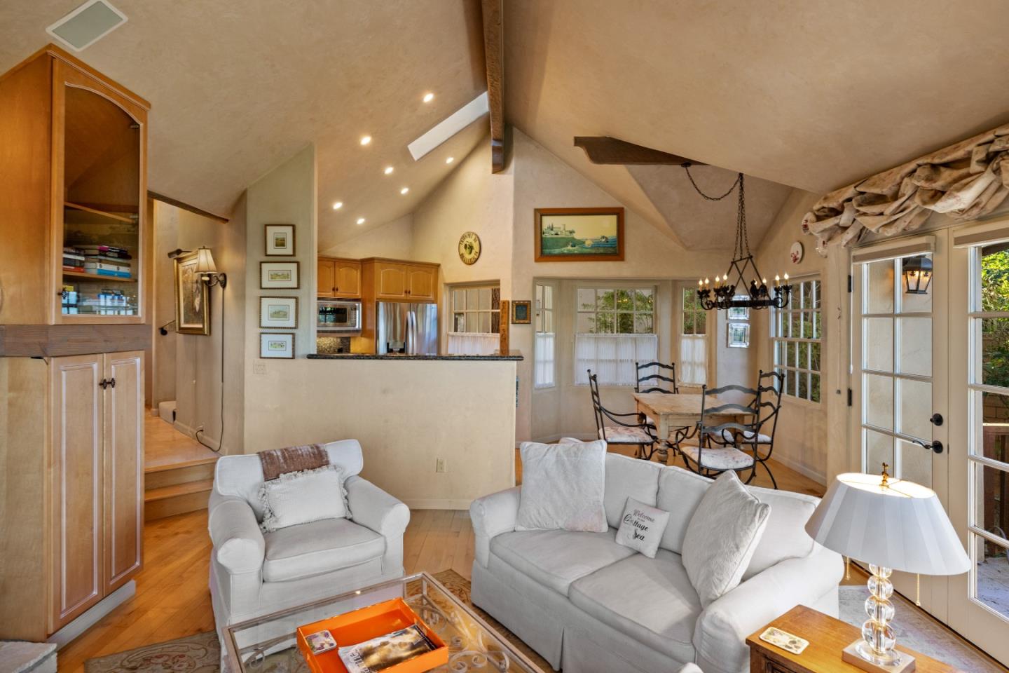 Detail Gallery Image 10 of 72 For Santa Fe 3 Se of 4th, Carmel,  CA 93921 - 3 Beds | 2 Baths