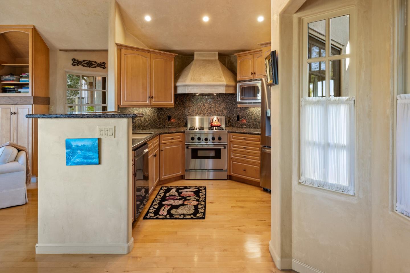 Detail Gallery Image 14 of 72 For Santa Fe 3 Se of 4th, Carmel,  CA 93921 - 3 Beds | 2 Baths