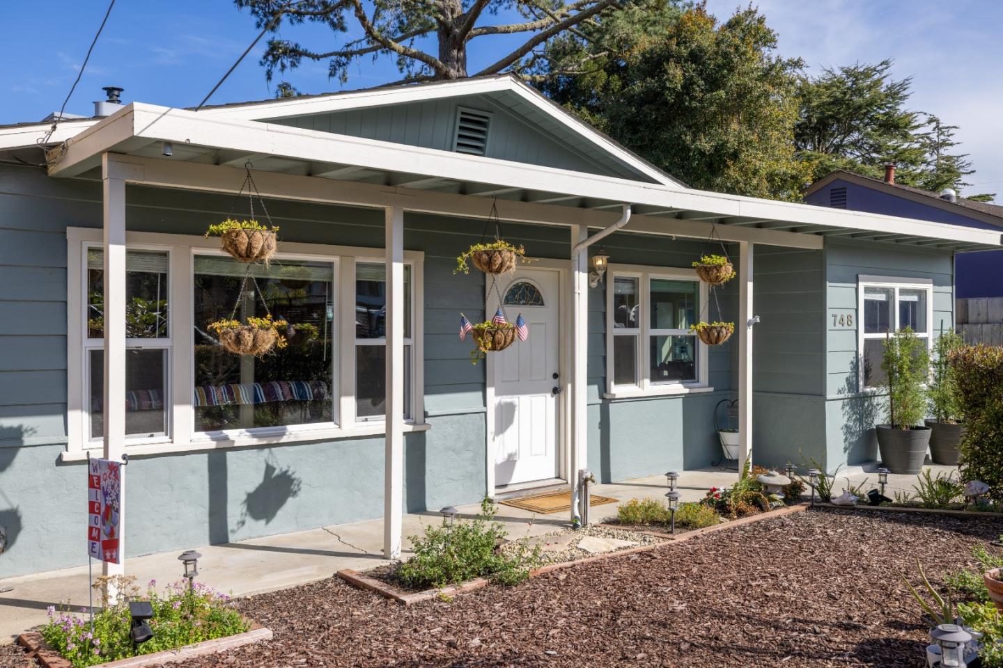 Detail Gallery Image 3 of 36 For 748 Alice St, Monterey,  CA 93940 - 3 Beds | 2 Baths