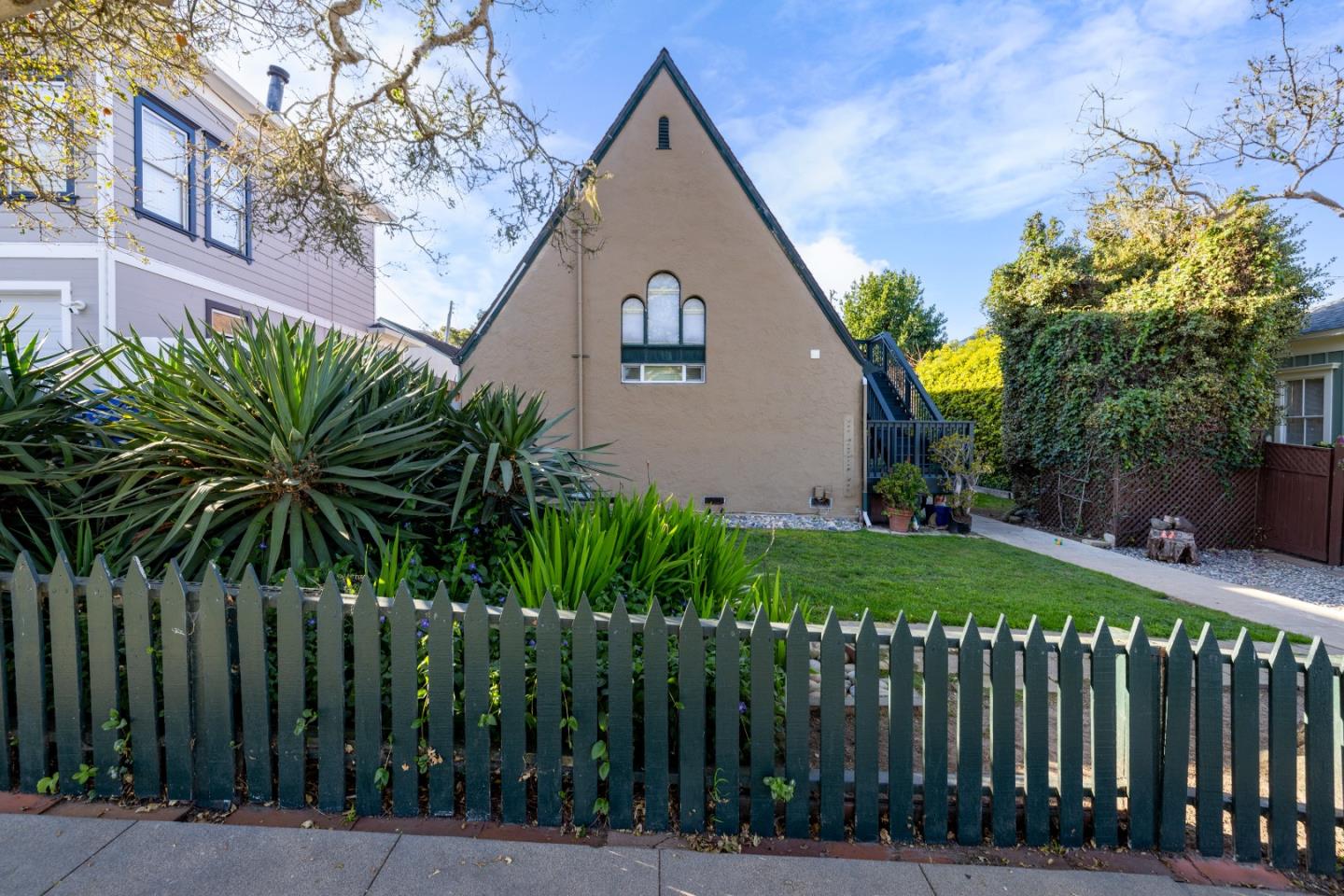 Detail Gallery Image 5 of 49 For 160 Monterey Ave, Pacific Grove,  CA 93950 - – Beds | – Baths