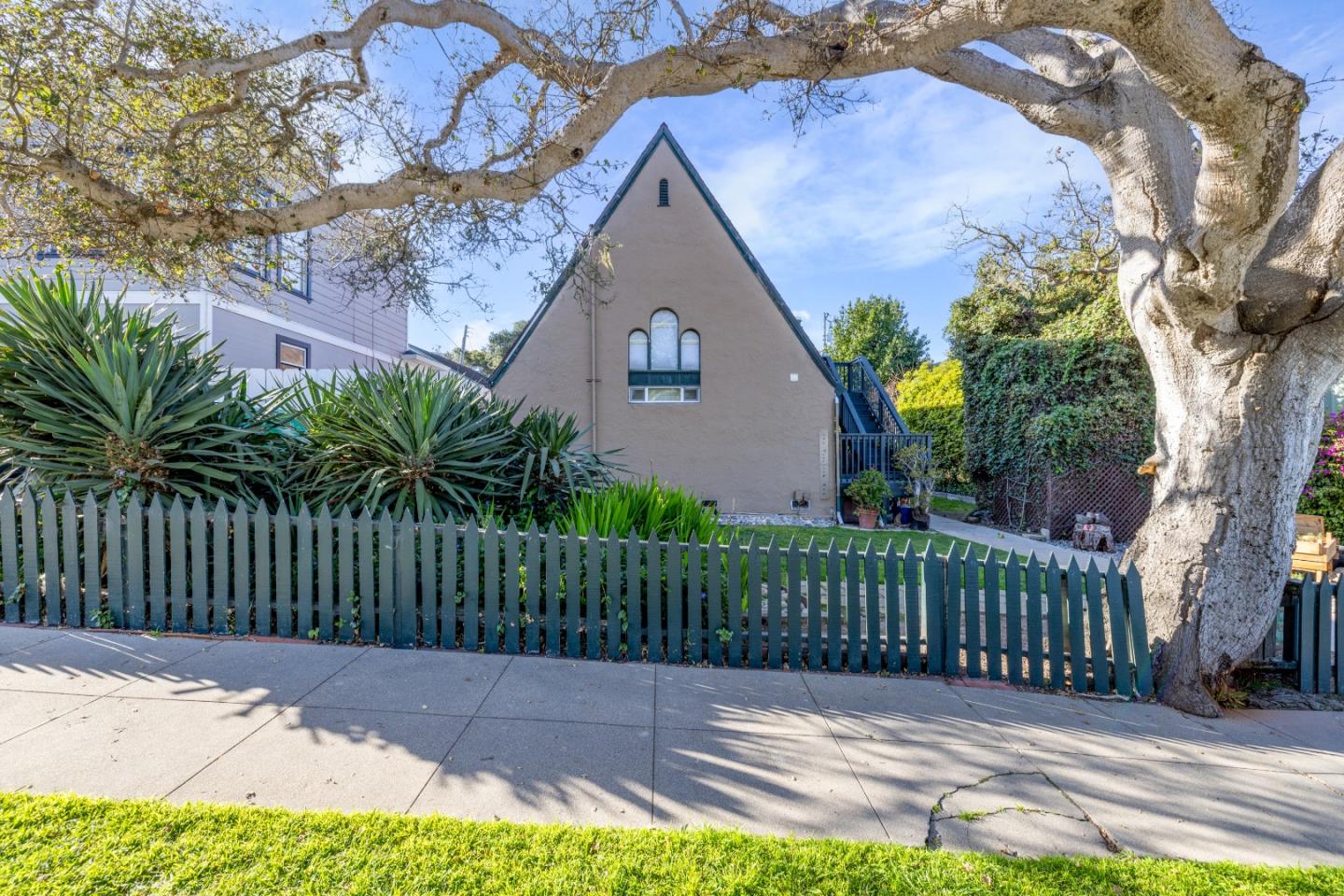 Detail Gallery Image 6 of 49 For 160 Monterey Ave, Pacific Grove,  CA 93950 - – Beds | – Baths