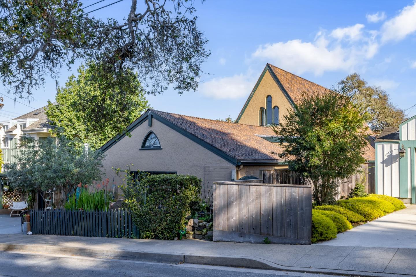 Detail Gallery Image 7 of 49 For 160 Monterey Ave, Pacific Grove,  CA 93950 - – Beds | – Baths