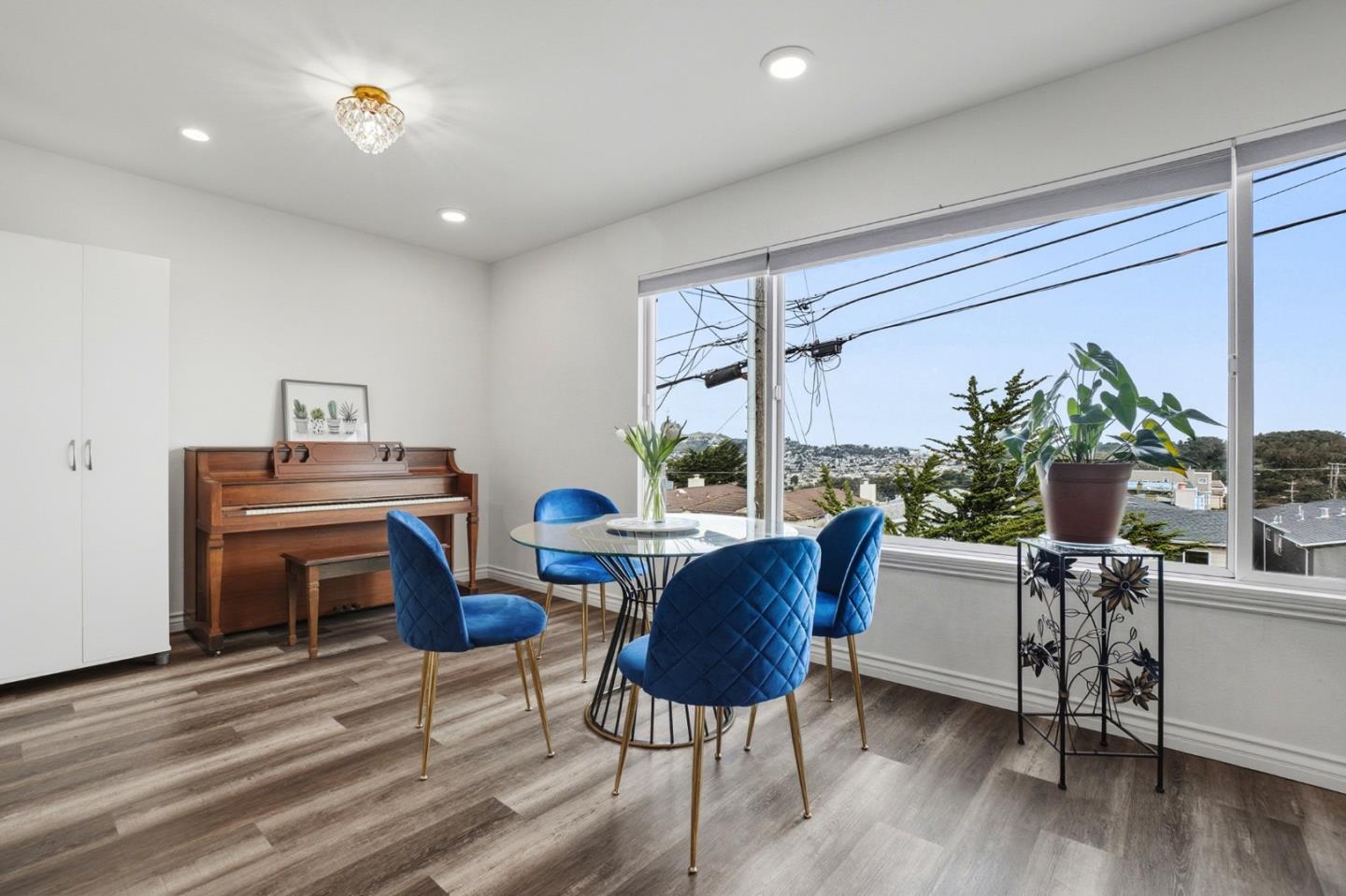 Detail Gallery Image 11 of 32 For 105 Oakridge Dr, Daly City,  CA 94014 - 4 Beds | 2 Baths