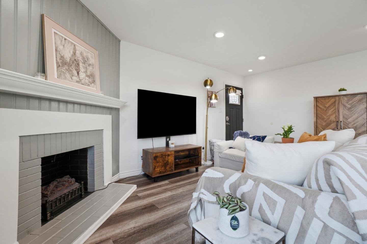 Detail Gallery Image 13 of 32 For 105 Oakridge Dr, Daly City,  CA 94014 - 4 Beds | 2 Baths