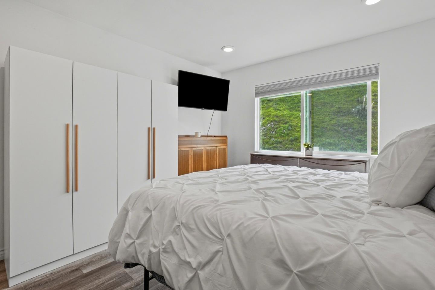 Detail Gallery Image 21 of 32 For 105 Oakridge Dr, Daly City,  CA 94014 - 4 Beds | 2 Baths