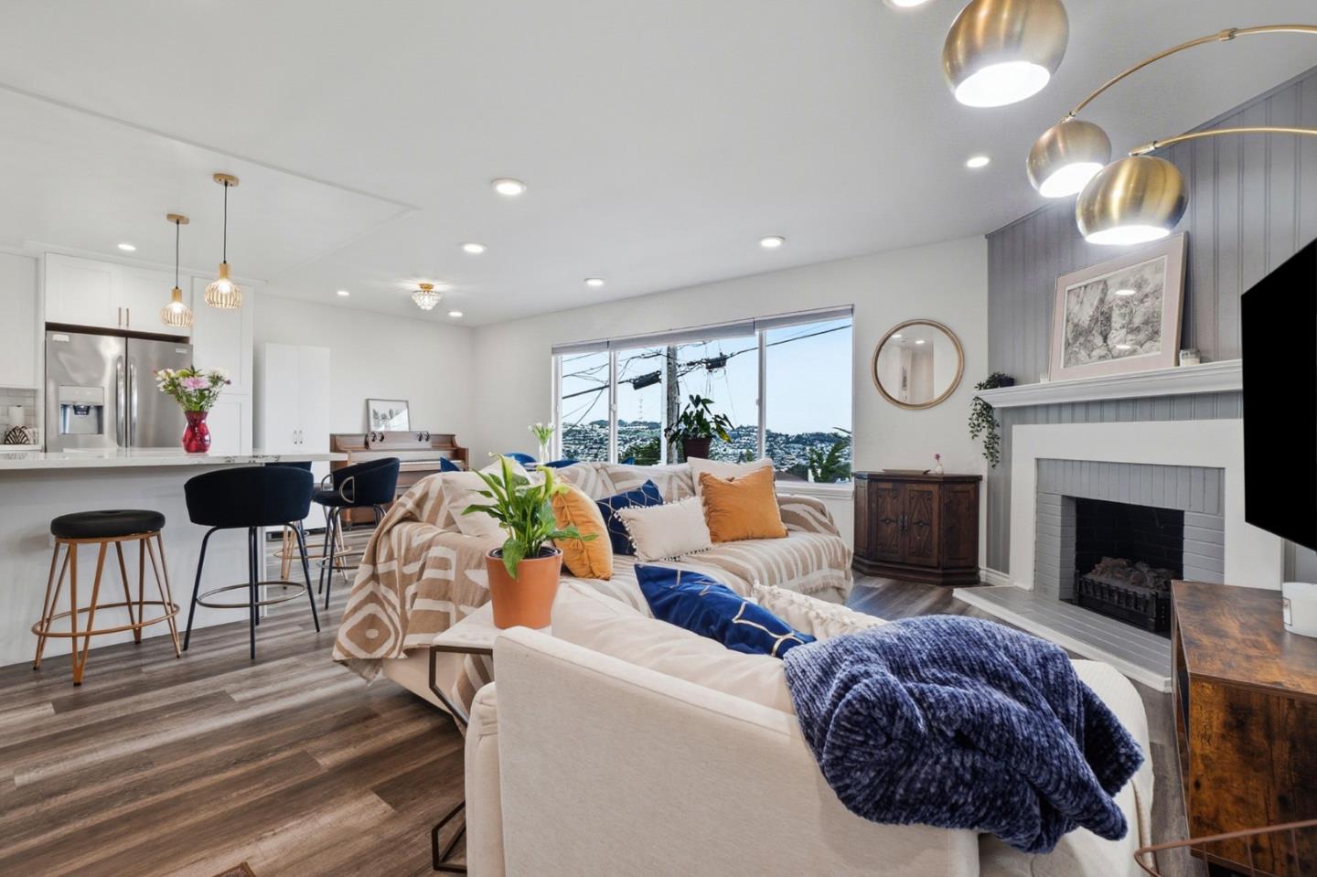 Detail Gallery Image 3 of 32 For 105 Oakridge Dr, Daly City,  CA 94014 - 4 Beds | 2 Baths