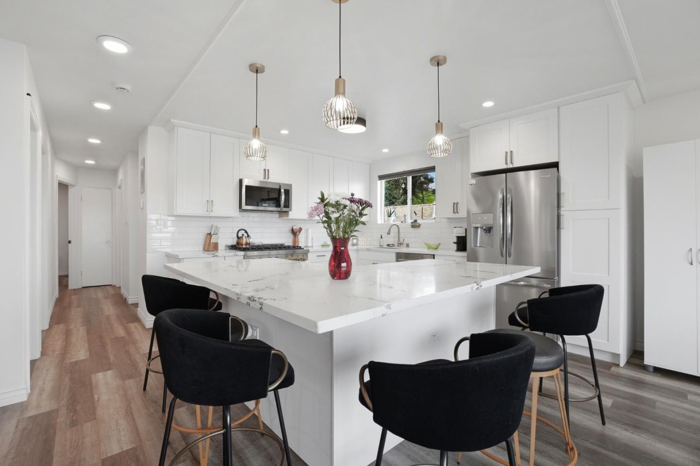 Detail Gallery Image 4 of 32 For 105 Oakridge Dr, Daly City,  CA 94014 - 4 Beds | 2 Baths