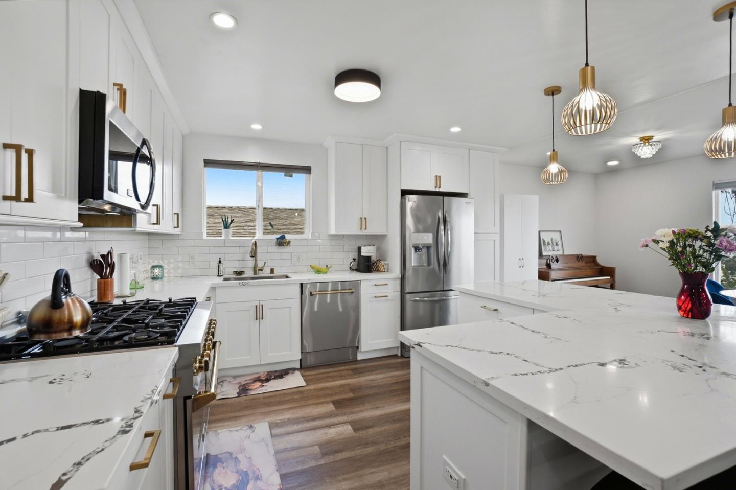 Detail Gallery Image 5 of 32 For 105 Oakridge Dr, Daly City,  CA 94014 - 4 Beds | 2 Baths