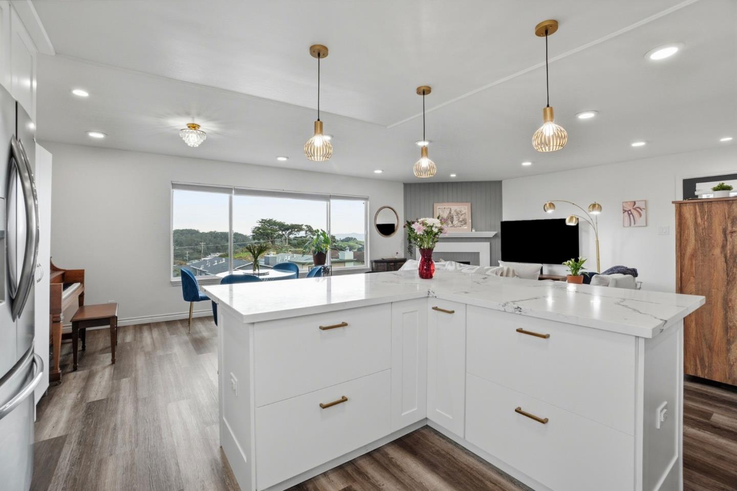 Detail Gallery Image 7 of 32 For 105 Oakridge Dr, Daly City,  CA 94014 - 4 Beds | 2 Baths