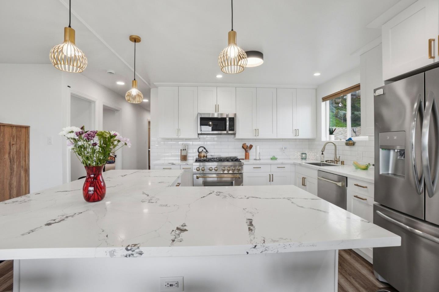 Detail Gallery Image 8 of 32 For 105 Oakridge Dr, Daly City,  CA 94014 - 4 Beds | 2 Baths