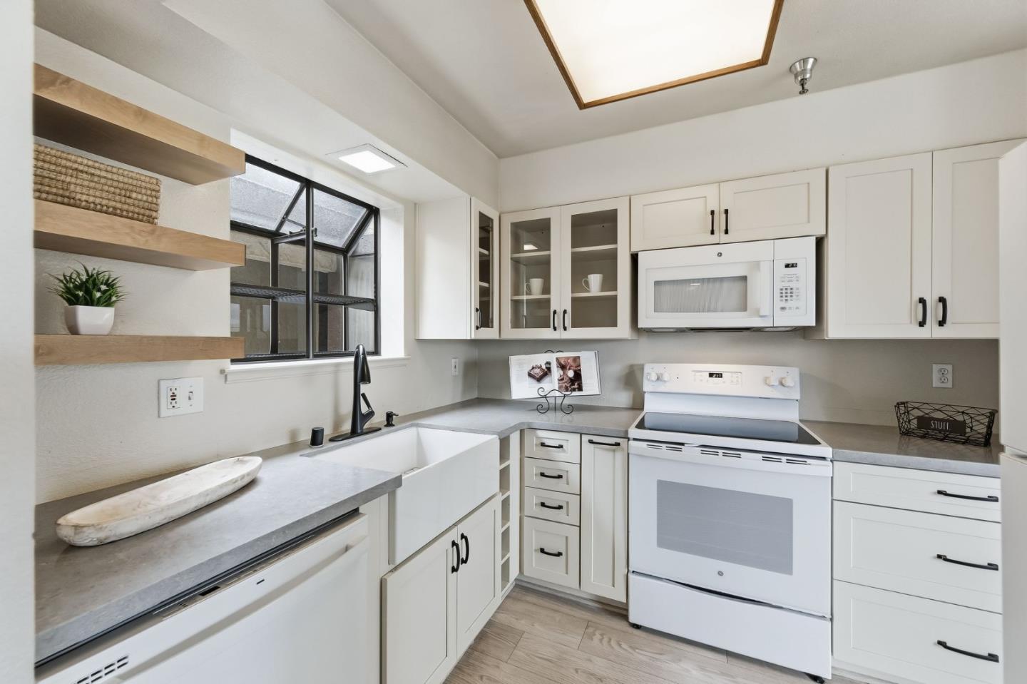 Detail Gallery Image 7 of 34 For 711 S Bayshore Blvd #29,  San Mateo,  CA 94402 - 1 Beds | 1 Baths