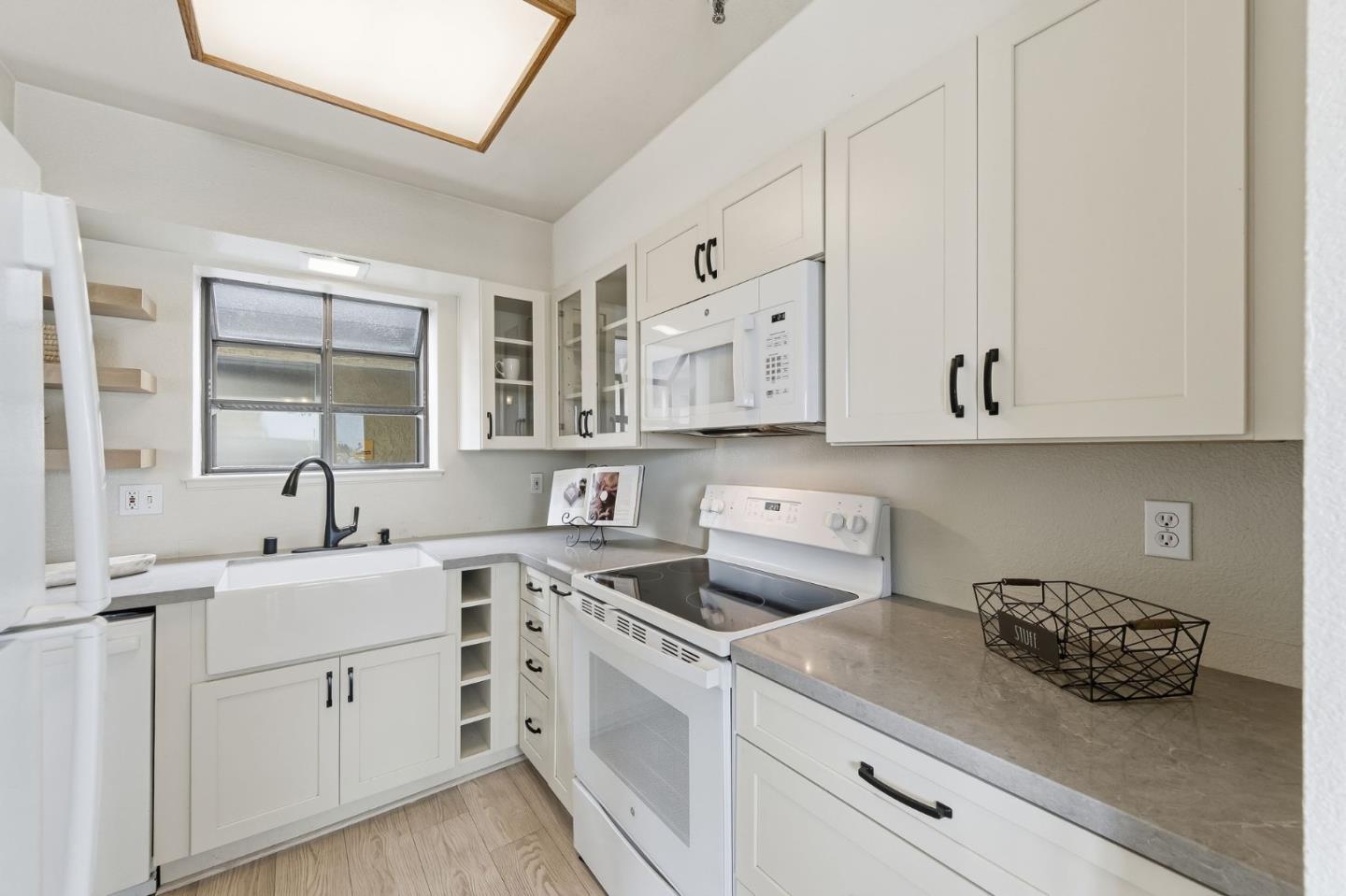 Detail Gallery Image 8 of 34 For 711 S Bayshore Blvd #29,  San Mateo,  CA 94402 - 1 Beds | 1 Baths