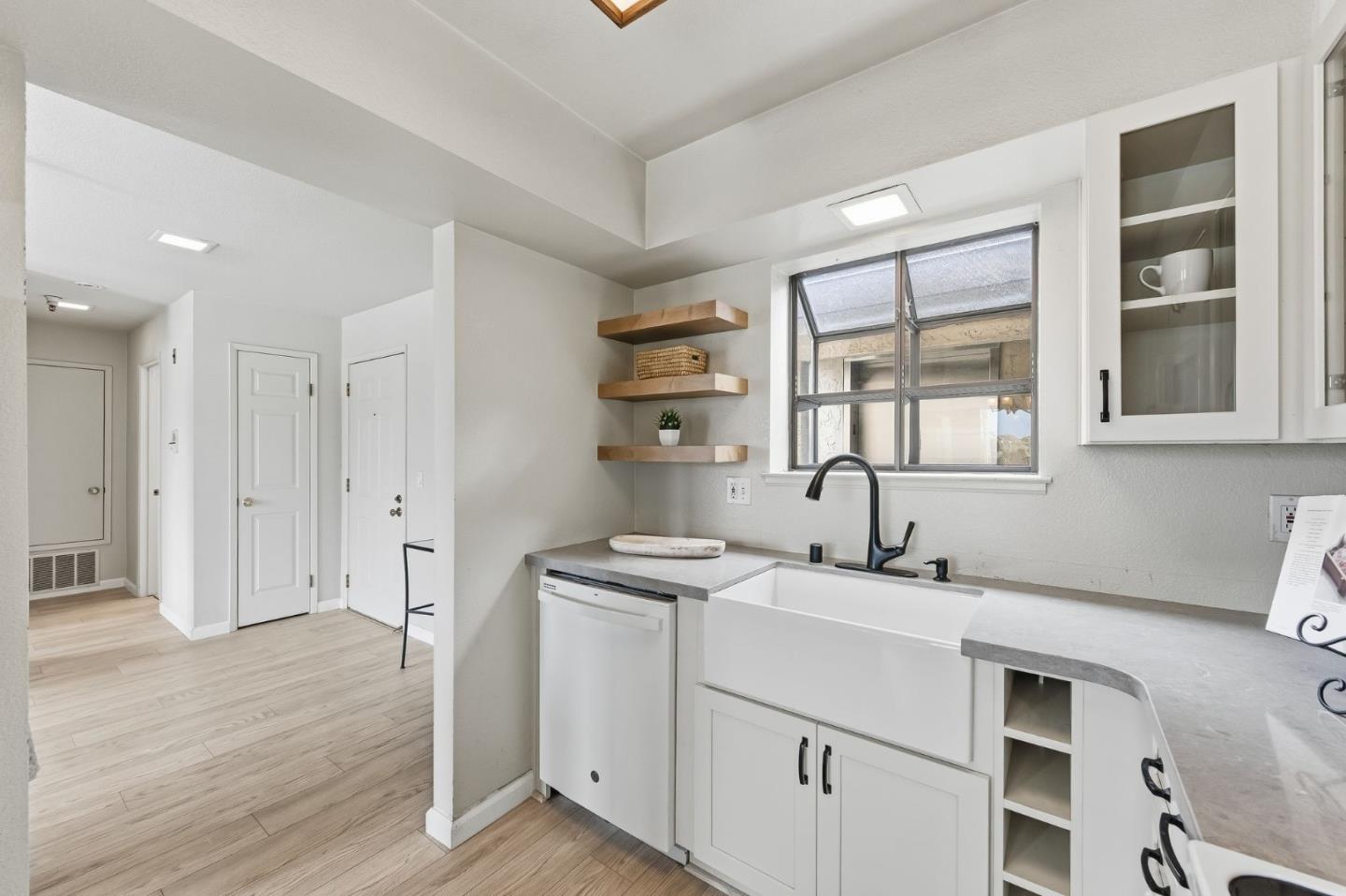 Detail Gallery Image 9 of 34 For 711 S Bayshore Blvd #29,  San Mateo,  CA 94402 - 1 Beds | 1 Baths