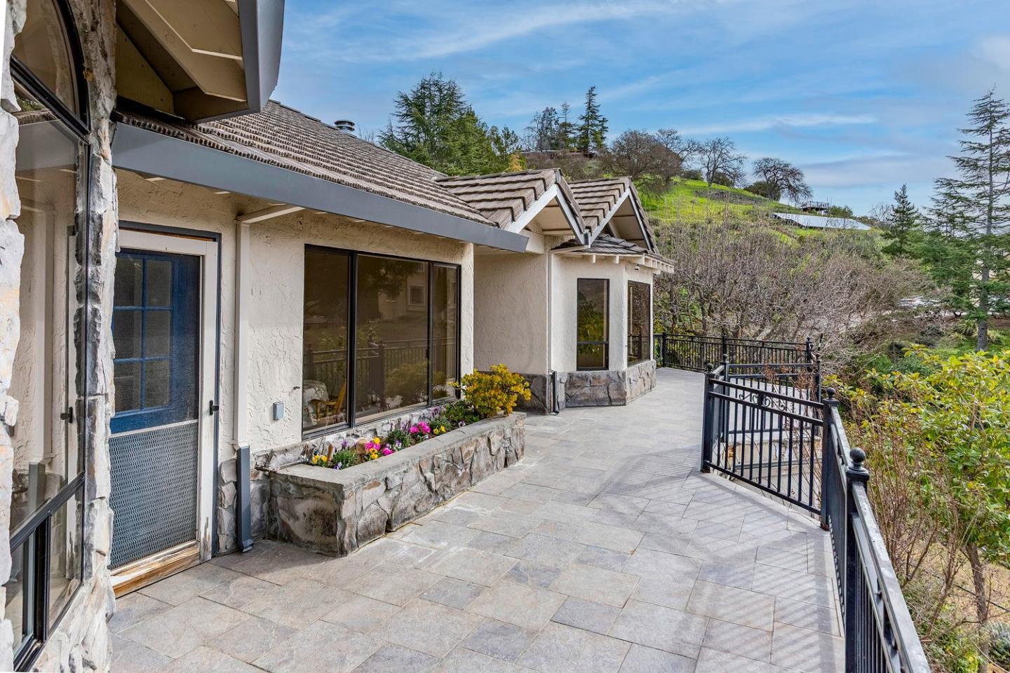 Detail Gallery Image 3 of 25 For 18616 Skuse Ct, San Jose,  CA 95120 - 3 Beds | 2/1 Baths