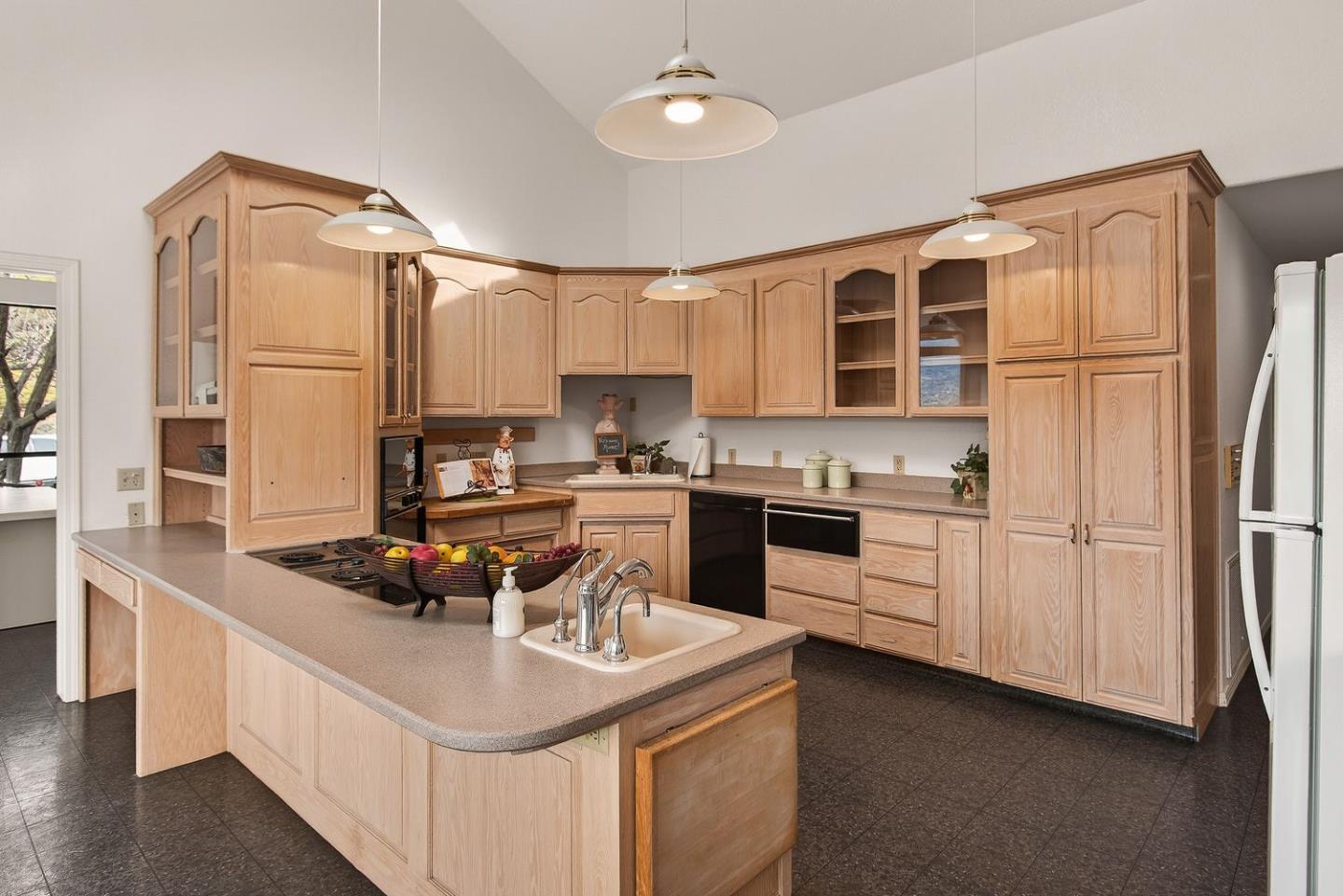 Detail Gallery Image 7 of 25 For 18616 Skuse Ct, San Jose,  CA 95120 - 3 Beds | 2/1 Baths