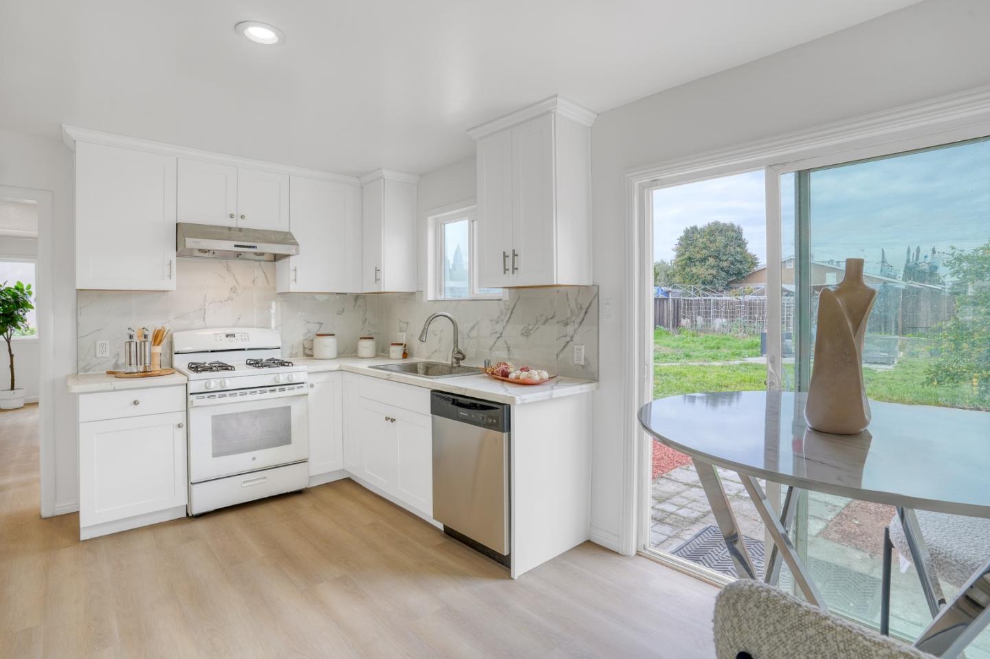 Detail Gallery Image 7 of 9 For 1801 Lavonne Ave, San Jose,  CA 95116 - 2 Beds | 1 Baths