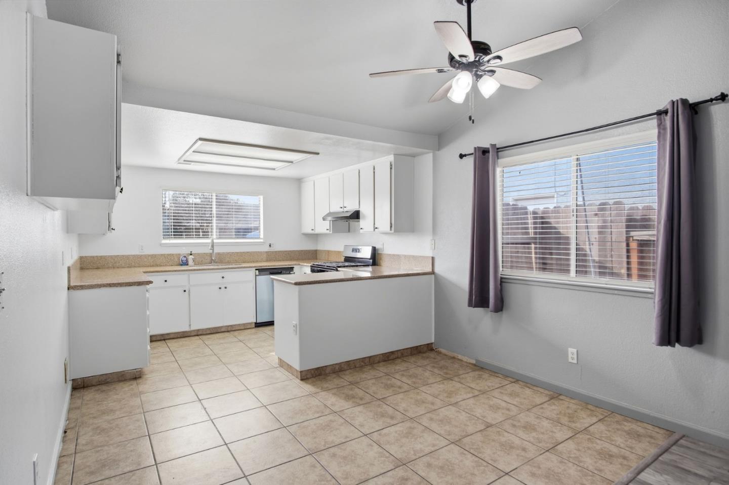 Detail Gallery Image 6 of 31 For 3117 Gibson Way, Modesto,  CA 95354 - 3 Beds | 2 Baths