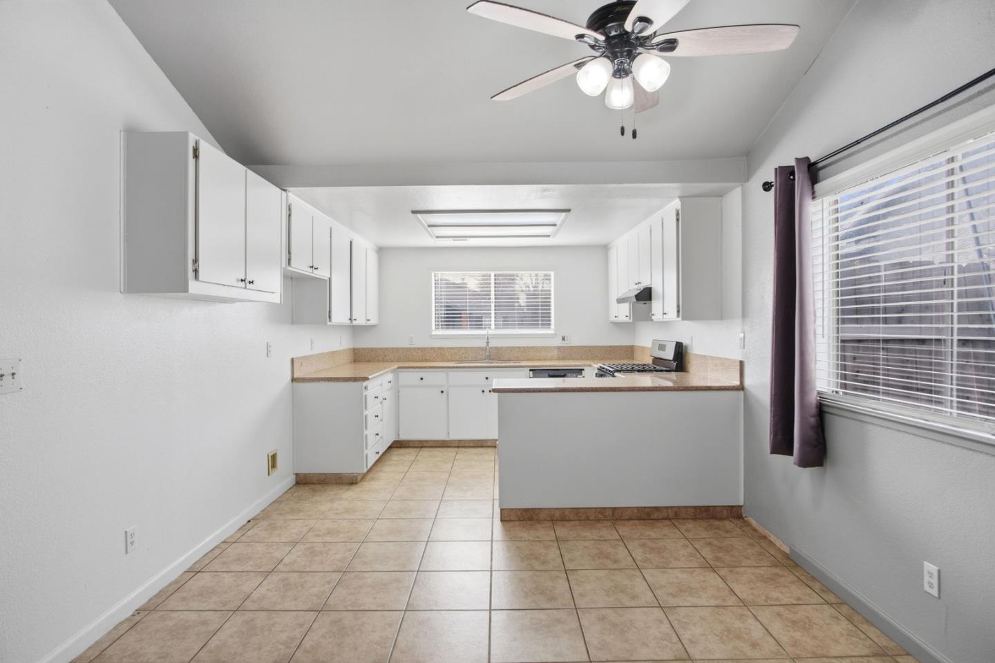 Detail Gallery Image 7 of 31 For 3117 Gibson Way, Modesto,  CA 95354 - 3 Beds | 2 Baths