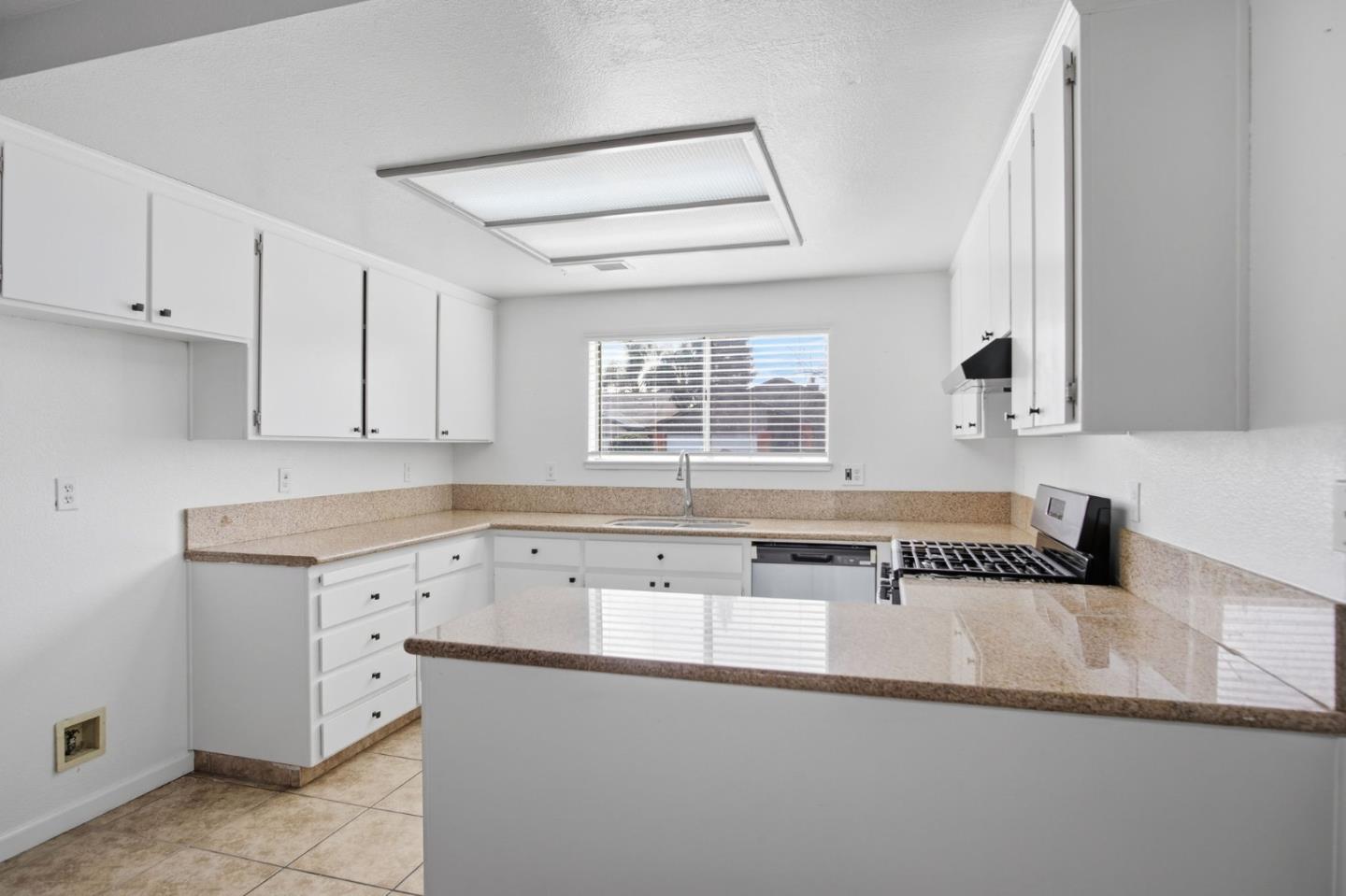 Detail Gallery Image 8 of 31 For 3117 Gibson Way, Modesto,  CA 95354 - 3 Beds | 2 Baths