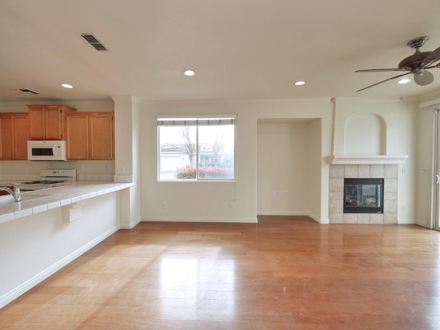 Detail Gallery Image 10 of 48 For 5721 Beadnell Way, Sacramento,  CA 95835 - 4 Beds | 2 Baths