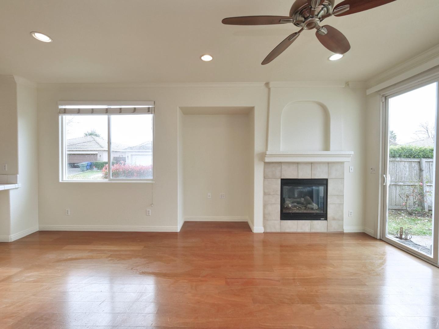 Detail Gallery Image 11 of 48 For 5721 Beadnell Way, Sacramento,  CA 95835 - 4 Beds | 2 Baths