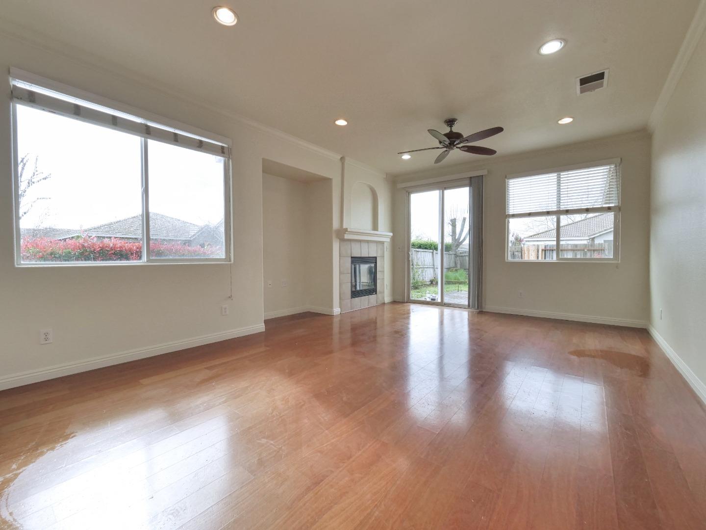 Detail Gallery Image 12 of 48 For 5721 Beadnell Way, Sacramento,  CA 95835 - 4 Beds | 2 Baths