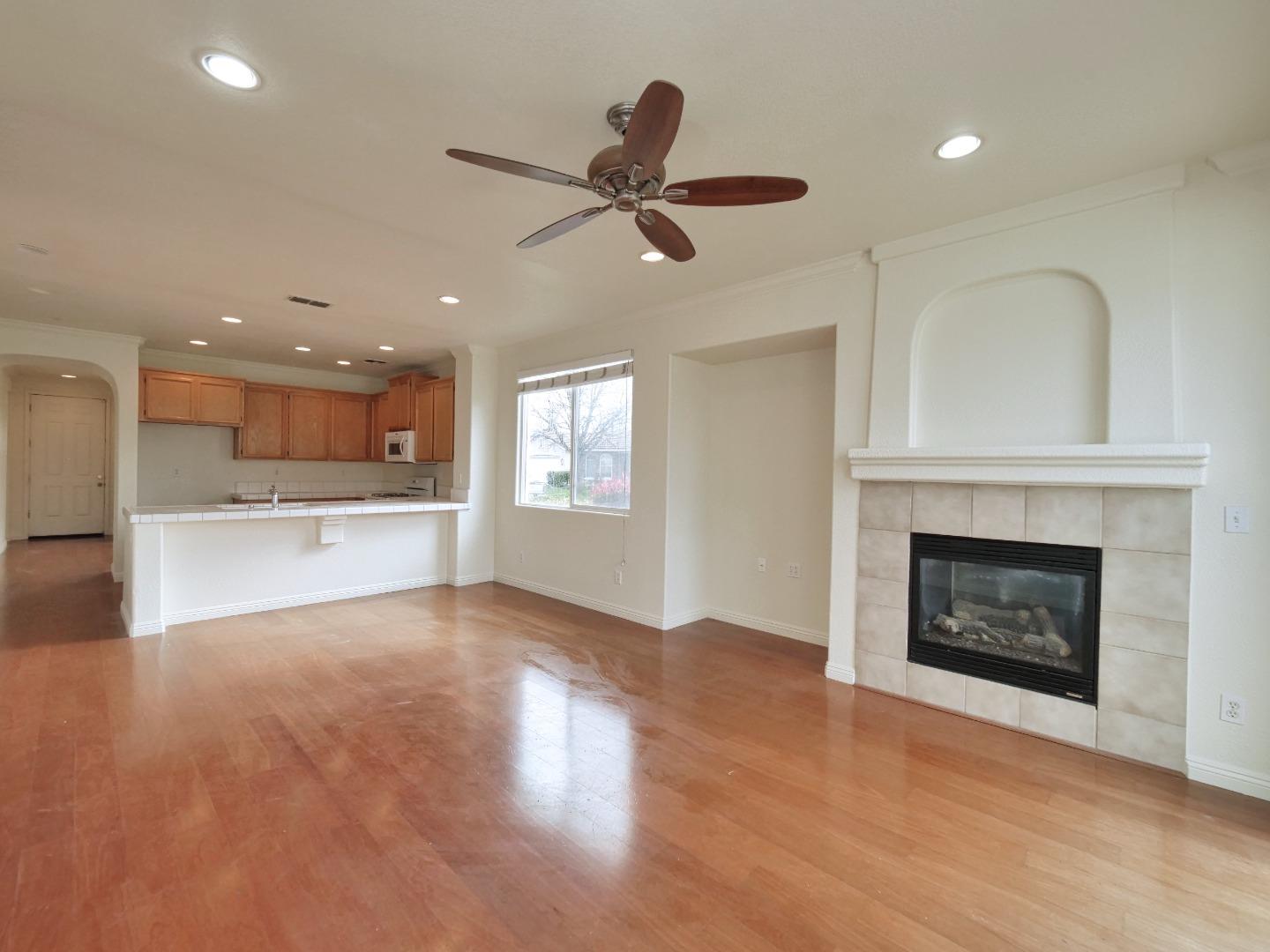 Detail Gallery Image 14 of 48 For 5721 Beadnell Way, Sacramento,  CA 95835 - 4 Beds | 2 Baths