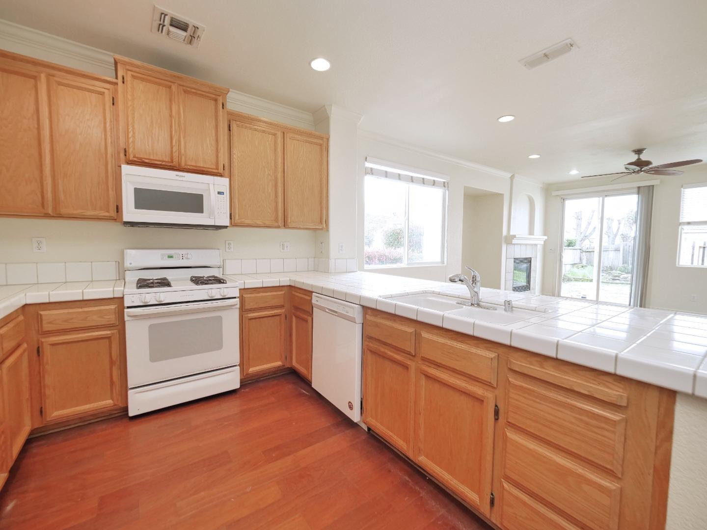 Detail Gallery Image 17 of 48 For 5721 Beadnell Way, Sacramento,  CA 95835 - 4 Beds | 2 Baths