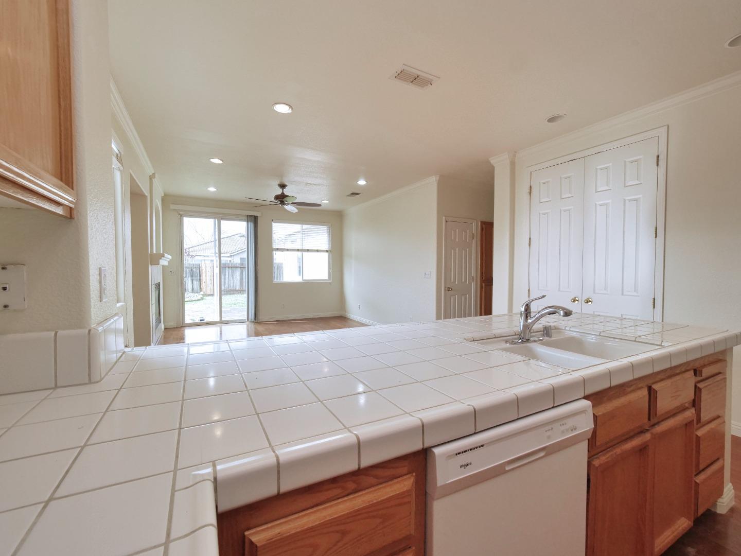 Detail Gallery Image 22 of 48 For 5721 Beadnell Way, Sacramento,  CA 95835 - 4 Beds | 2 Baths