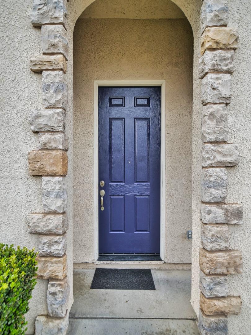 Detail Gallery Image 4 of 48 For 5721 Beadnell Way, Sacramento,  CA 95835 - 4 Beds | 2 Baths