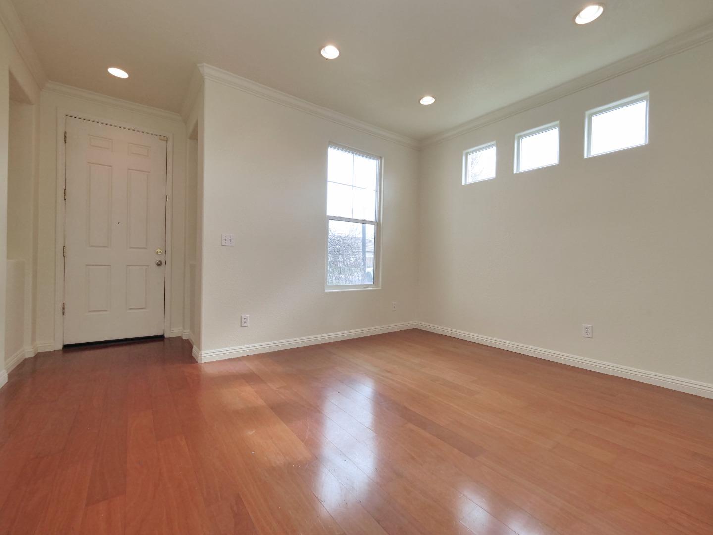 Detail Gallery Image 6 of 48 For 5721 Beadnell Way, Sacramento,  CA 95835 - 4 Beds | 2 Baths