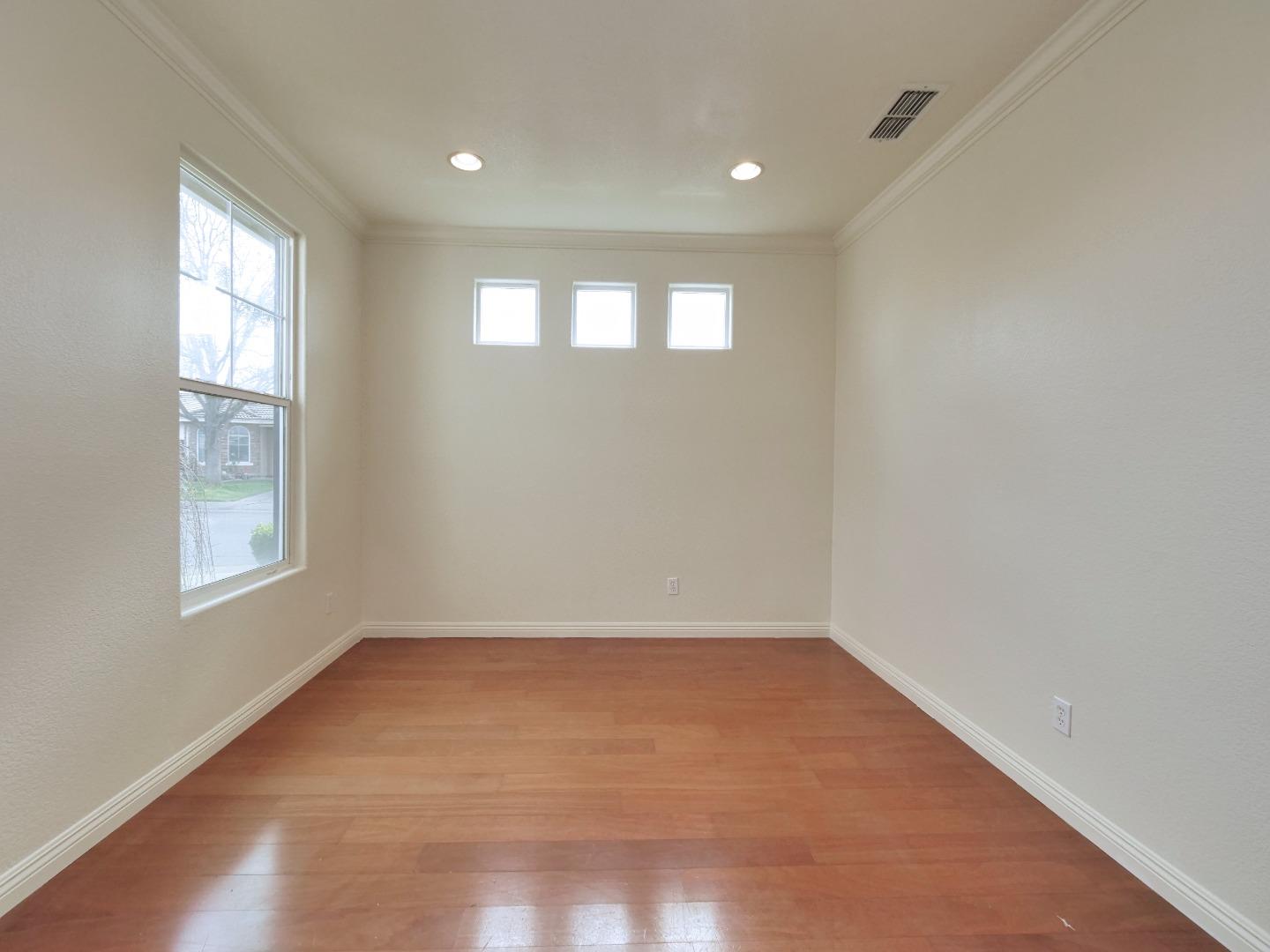 Detail Gallery Image 7 of 48 For 5721 Beadnell Way, Sacramento,  CA 95835 - 4 Beds | 2 Baths