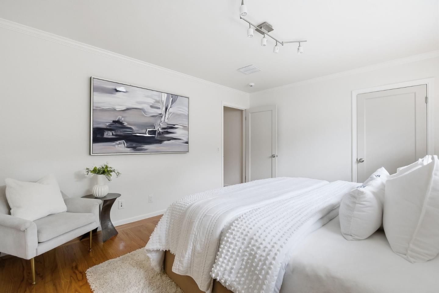 Detail Gallery Image 19 of 33 For 2024 Eaton Ave, San Carlos,  CA 94070 - 3 Beds | 2 Baths