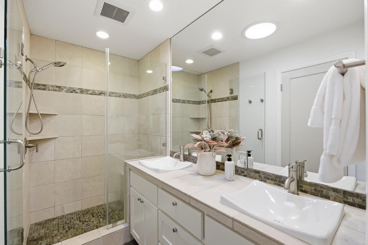 Detail Gallery Image 20 of 33 For 2024 Eaton Ave, San Carlos,  CA 94070 - 3 Beds | 2 Baths